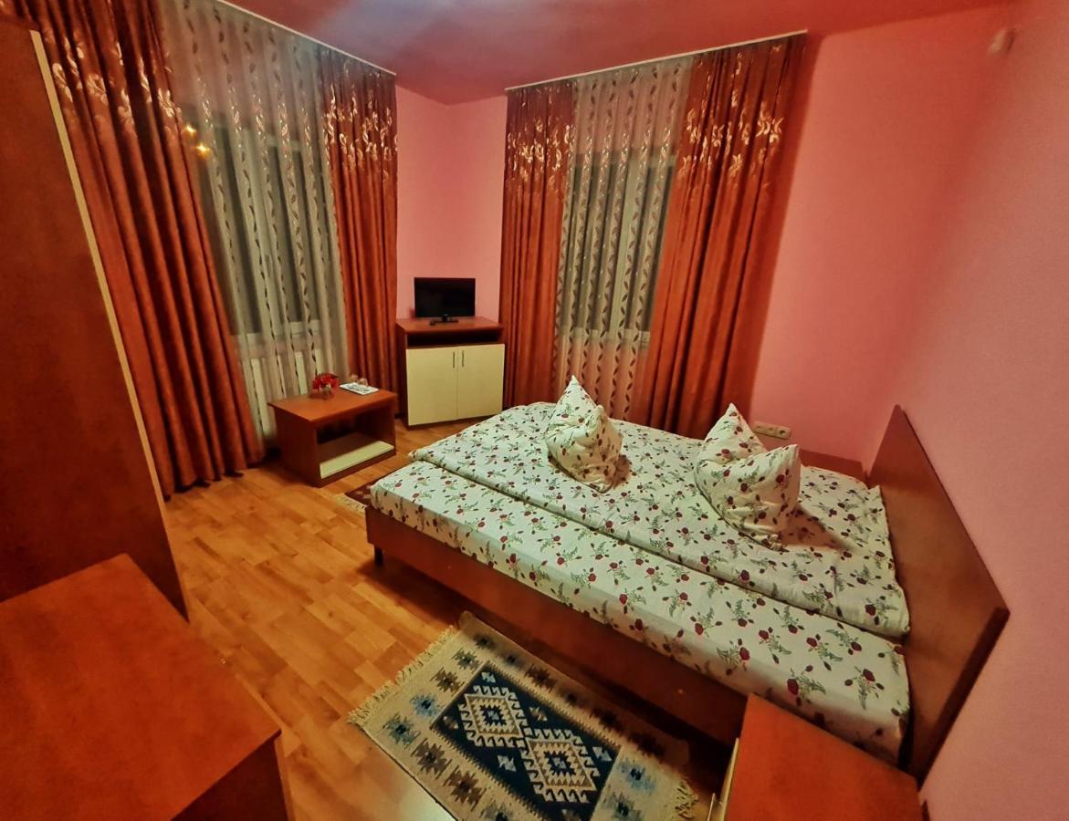 Pensiunea Sanziana Oradea Exterior foto