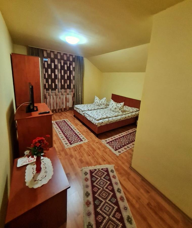 Pensiunea Sanziana Oradea Exterior foto