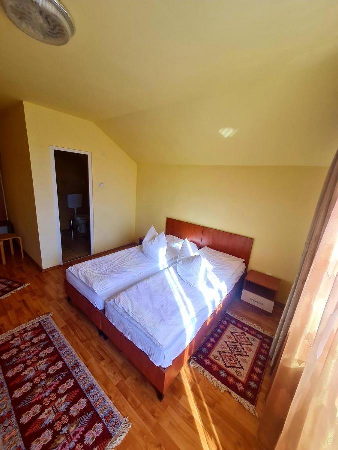 Pensiunea Sanziana Oradea Exterior foto