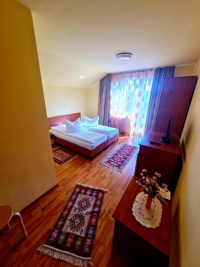 Pensiunea Sanziana Oradea Exterior foto